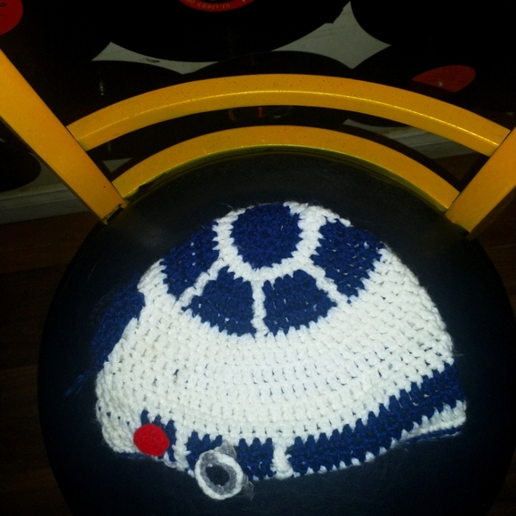 Hand crochet STARWARS R2D2 KIDS HAT !! - Picture 1 of 2